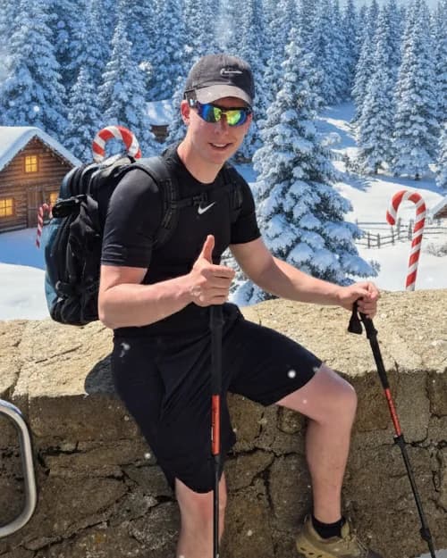 Hannes Täyrönen, PukkiLuurin perustaja, talvisessa maisemassa